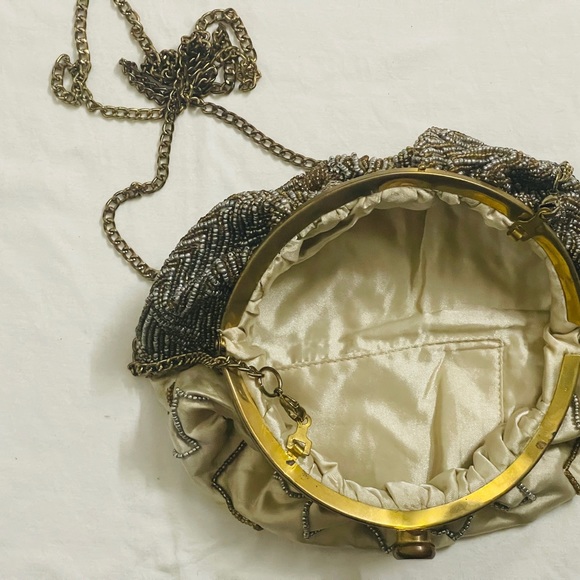 A very unique potli bag with sling - Picture 4 of 5